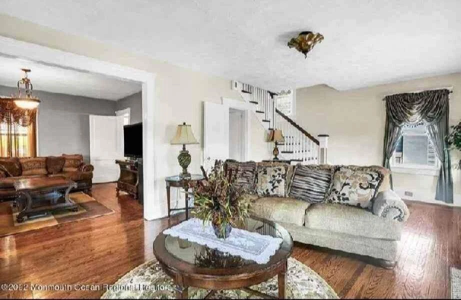 Mesa de centro y auxiliar redonda con tapa de madera y cristal. Foto 1 de 1