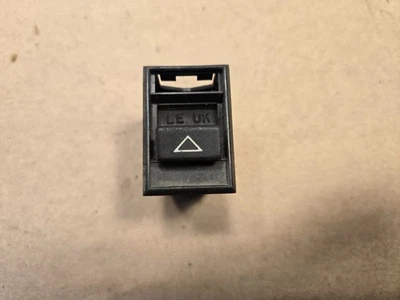 Interruptor de luz de peligro Triumph TR7 TR8 TKC5088 Foto 1 de 4