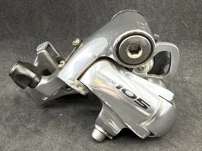 10-скоростной задний дорожный переключатель передач Shimano 105 RD-5600 с короткой лапкой СЕРЕБРИСТЫЙ - Изображение 1 из 4