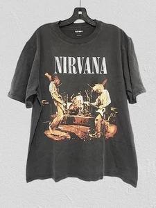 New Nirvana Live In Concert Mens Medium Cobain Seattle Grunge Black Cotton Tee - Picture 1 of 4