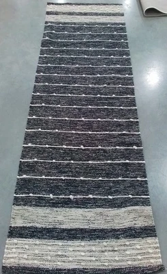 Alfombra negra/marfil 2'-3" x 7'-0" defectuosa, precio reducido 1172791303 STK509Z-27 Foto 1 de 4