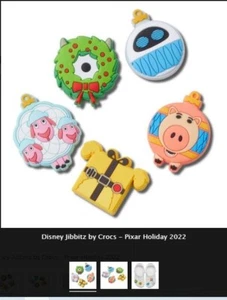 Disney's - Crocs - Disney Jibbitz von Crocs - Set 5 Teile - Pixar Holiday 2022 - Neu mit Etikett - Bild 1 von 1