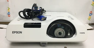 Epson PowerLite 520 LCD Projector 2700 Lumens HDMI with 883 Used Lamp Hours - Afbeelding 1 van 14