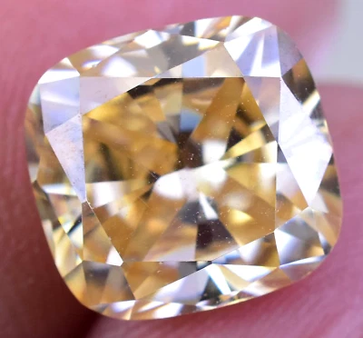 Lab-Grown 4.40 Ct Intense Yellow CVD ,Cushion, Clarity VVS1, Certified Diamond - Image 1 of 4