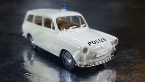 * Brekina 26510 VW Combi / Estate 1500 Police Vehicle White 1:87 HO Scale - Picture 1 of 3