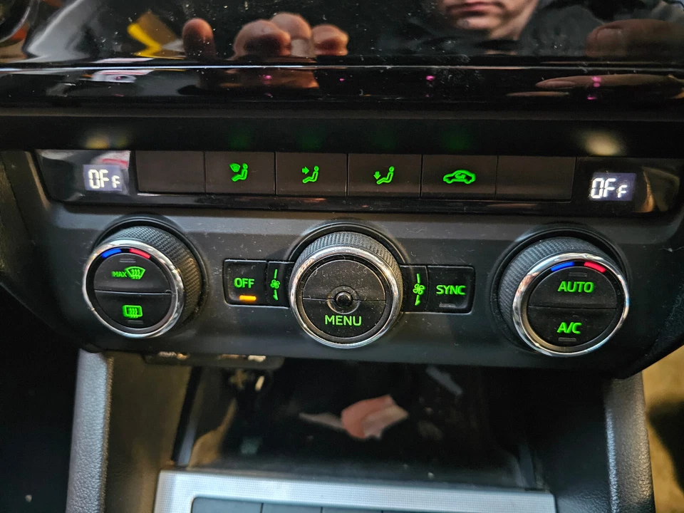 2016 SKODA OCTAVIA SE 5E TSI MK3 5DRS ESTATE A/C HEATER CLIMATE CONTROLS REF5226 - Image 1 of 4