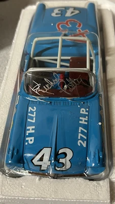 1:24 Richard Petty 1957 Oldsmobile Convertible #4554 of 10002 Autographed CIB - Image 1 of 4