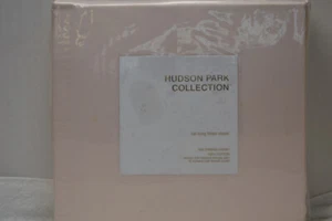 HUDSON PARK COLLECTION CAL KING FITTED SHEET COLOR BLUSH 600 THREAD COUNT NIP - Picture 1 of 4