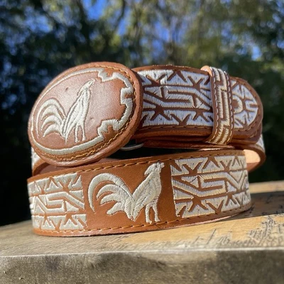 Cinturón bordado gallo marrón. Cinturón vaquero occidental para hombre. Cinto Bordado Gallo. Foto 1 de 4