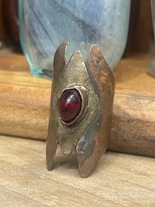 Vintage Brutalist Artisan Copper Brass Abstract Ring Red Glass Cabochon c60s-70s - Picture 1 of 17
