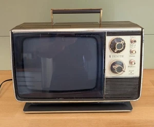 Working! Zenith Spirit of '76 9" TV Vtg H094X Gaming Solid State Knob Television - Picture 1 of 12