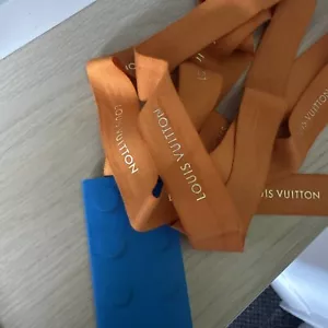 Louis Vuitton Lego Etiqueta de Regalo y Cinta LV, Totalmente Nuevo... Edición Limitada - Imagen 1 de 2