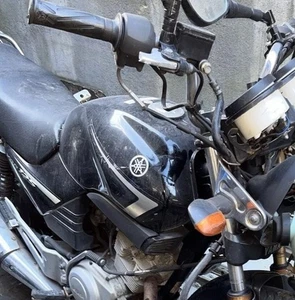 Carena/Pannello Lato Destro Yamaha YBR 125 Nero 2005-2010 Originale - Foto 1 di 1