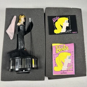 Barbie Con Amor Solo En El Foco Colección Glamour Musical Porcelana Figura - Imagen 1 de 4