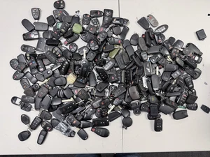 LARGE LOT OF KEY FOBS OEM AND AFTERMARKET LOT UNTESTED LARGE BOX FILLED 1831 - Picture 1 of 4