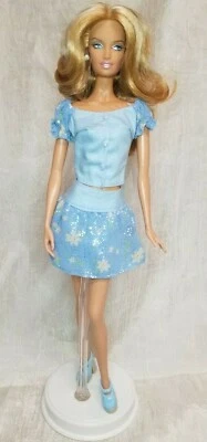 moda Avenue Top Falda Azul Conjunto solo con zapatos se adapta a Barbie Foto 1 de 4