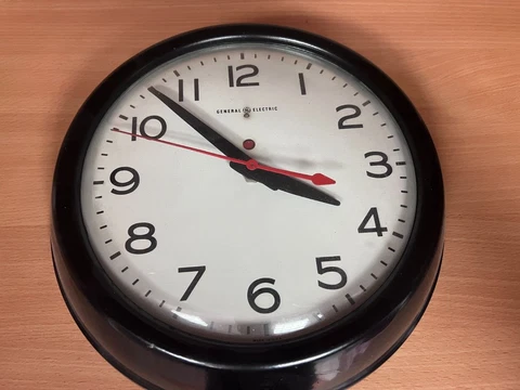 General Electric 2908 GE Red Eye Industrial Wall Clock 15” Curved Glass WORKING Cover