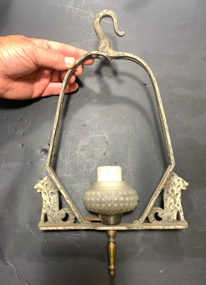 Antiguo marco de lámpara colgante victoriano de hierro fundido con marco de luz doble lobos Foto 1 de 4