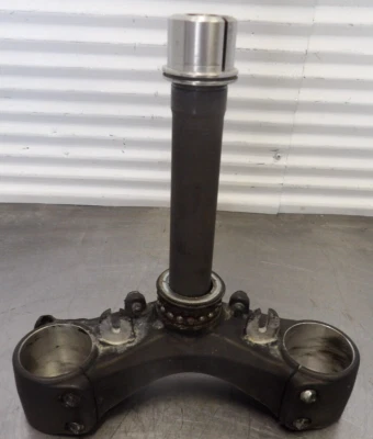 11 Ducati Monster 796 нижний тройной дерево рулевое управление шток 34220542A - Изображение 1 из 4