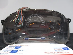 ➡ 2005 SUBURBAN SPEEDOMETER DISPLAY INSTRUMENT CLUSTER GAUGES PANEL ODOMETER - Picture 1 of 18