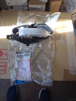 Conjunto de manija de puerta interior delantera izquierda Fiat 500 07 - On Abarth 08 - 17. Gen 71749973 Foto 1 de 2