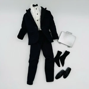 Ken Smoking Anzug Barbie Puppe Outfit Aktentasche Schuhe Socken - Bild 1 von 1