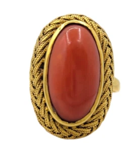Solitär Ring Vintage ovaler Cabochon Koralle mit geflochtenem Heiligenschein in 18K Gelbgold - Bild 1 von 6