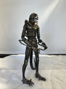 Authentic NECA 2013 Series 1 Aliens 7" Xenomorph Warrior (Brown) Alien - Picture 1 of 7