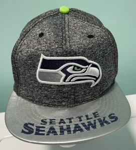Cappello Seattle Seahawks New Era 9FIFTY Strapback tesa argento vinile NFL regolabile - Foto 1 di 6
