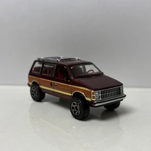 CUSTOM Auto World 1/64 Lifted Red 1984 Dodge Caravan - Picture 1 of 6
