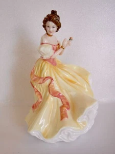 Lovely! ROYAL DOULTON FIGURINE HN4328 "APPLAUSE" 8.25" Tall - Picture 1 of 15