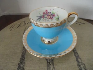 Taza de té y platillo Taylor & Kent England Bone China borde dorado azul floral vintage - Imagen 1 de 5