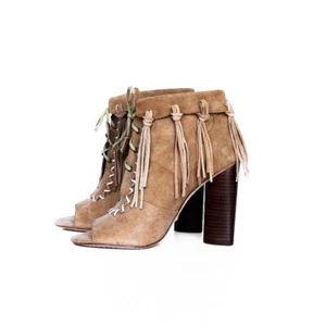AMAZING Cynthia Vincent Summer Boho Suede Fringe Coachella Boots Booties 7.5 - Picture 1 of 12