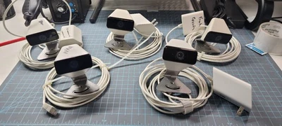 **Como está** Lote de cámara de vigilancia Xfinity XCAM 720p HD con adaptador de corriente XW3 Foto 1 de 4