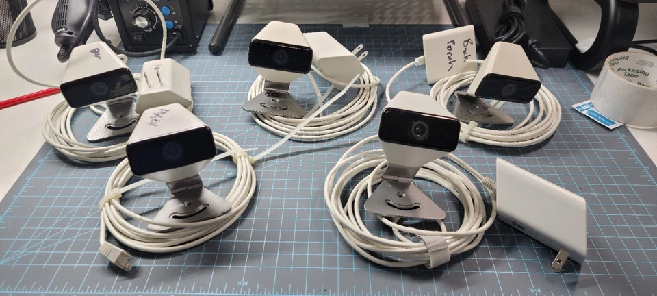 **Como está** Lote de cámara de vigilancia Xfinity XCAM 720p HD con adaptador de corriente XW3 Foto 1 de 4