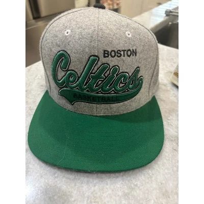 Mitchell & Ness NBA Hardwood Classics Boston Celtics Sombrero de Lana Cuero Correa Foto 1 de 4