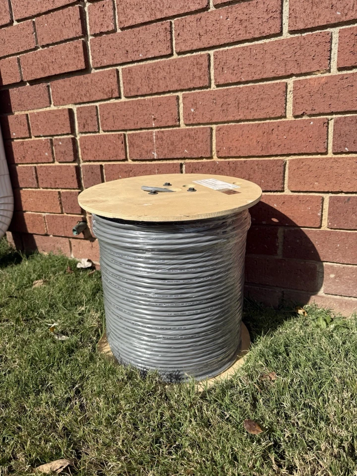 Cable blindado trenzado FPLR 18-12 1000 pies 18 AWG Foto 1 de 2