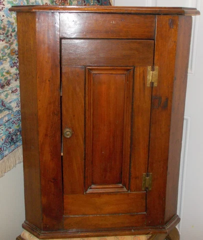 Exquisite Antique GEORGIAN HANGING Corner WALL CABINET Cover