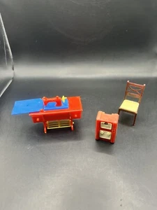 vintage 1950's Renwal dollhouse furniture lot- Sewing machine, chair, radio/TV - Picture 1 of 12