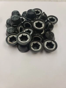 Power Wheels Fisher Price .437 Negro Tapa Tuerca de Empuje Paquete de 25 - Imagen 1 de 2