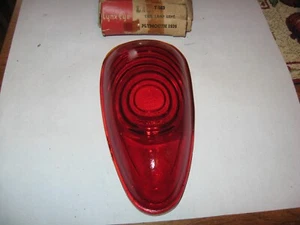 VINTAGE 1939 PLYMOUTH REPLACEMENT GLASS TAILLIGHT LENS LYNX-EYE NORS - Picture 1 of 4