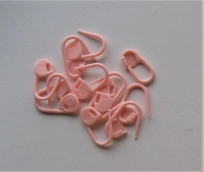 CRAFT-KNITTING/CROCHET"New Stock" 20 x PlasticLockingStitchMarkers(var. Colours) - Image 1 of 4