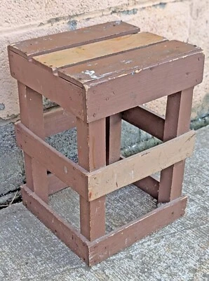 Caja de madera antigua antigua vintage caja cubo pie taburete soporte asiento silla Foto 1 de 4