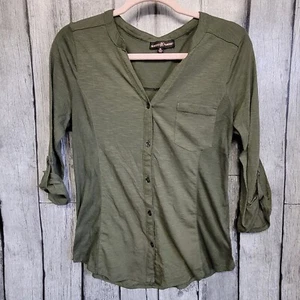 Almost Famous Top Women’s XL Green Button Up Roll Tab 3/4 Sleeves Top - Picture 1 of 9