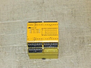 Interruptor de seguridad Pilz PNOZ X9P Ident.No.777609 usado - Imagen 1 de 3