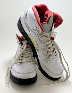 Jordan 5 bianco/rosso fuoco 2019 taglia 10 DA 1911-102 - Foto 1 di 11