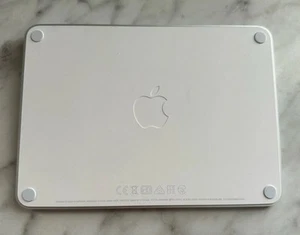 Apple Magic Wireless Trackpad 2 - MJ2R2LLA Great Condition A1535 - Photo 1/3