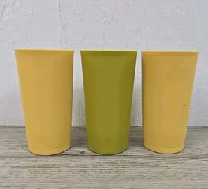 Bicchiere vintage Tupperware in plastica verde e gialla 12 oz - set di 3 - Foto 1 di 13