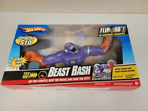 Hot Wheels Beast Bash Flip n Go 2008 Nuovo - Foto 1 di 2