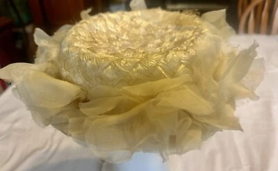 Sombrero De Colección Para Mujer B. Altman Crema Trenza Paja Volantes Tela Iglesia M Rafia Foto 1 de 4